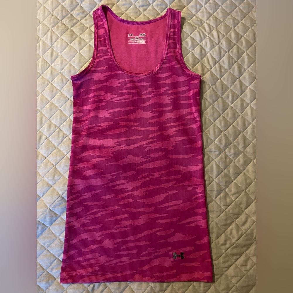 EUC Under Armour fitted tank top size Small